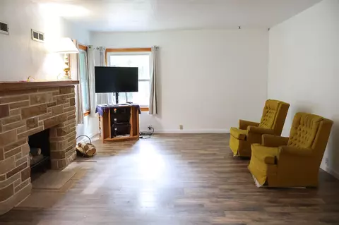 Living - 114 E Southeastern, Galien, MI 49113 photo 1 of 5