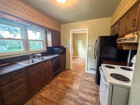 Kitchen - 114 E Southeastern, Galien, MI 49113 photo 3 of 4