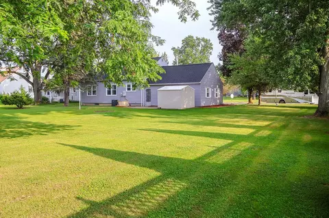 Exterior - 114 E Southeastern, Galien, MI 49113 photo 5 of 6