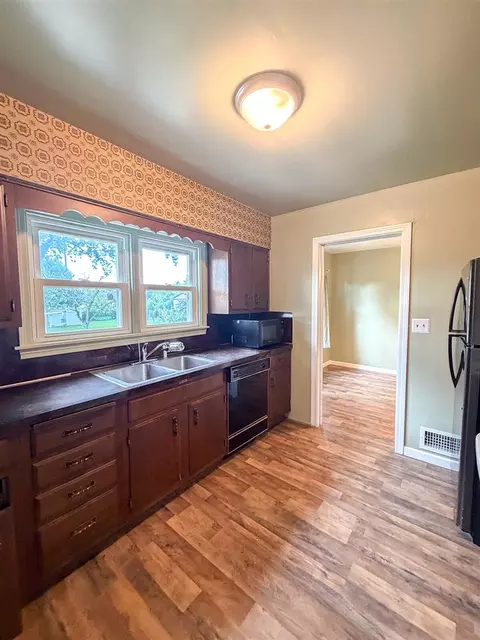 Kitchen - 114 E Southeastern, Galien, MI 49113 photo 1 of 4