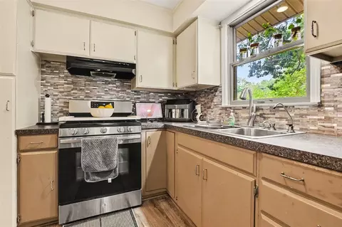 Kitchen - 507 Floral, Belding, MI 48809 photo 3 of 4
