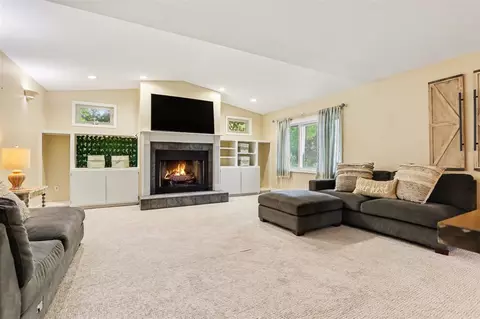 Living - 507 Floral, Belding, MI 48809 photo 2 of 3