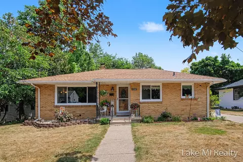 938 Calvary, Grand Rapids, MI 49504