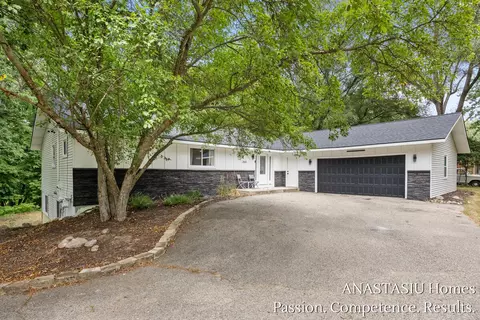 2661 Van Dm, Belmont, MI 49306