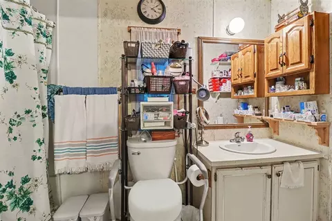 Bath - 17039 3rd, Arcadia, MI 49613 photo 1 of 2