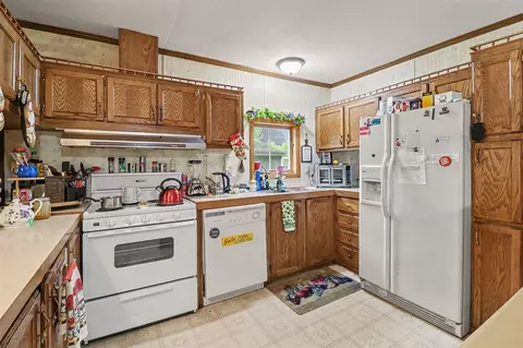 Kitchen - 17039 3rd, Arcadia, MI 49613 photo 3 of 5