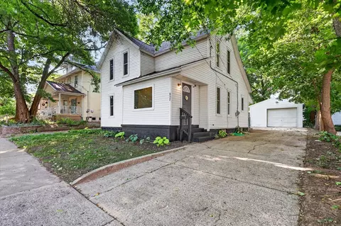 832 Thomas, Grand Rapids, MI 49506