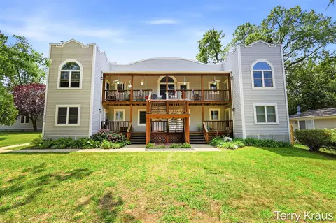 7374 N N Shr #17, South Haven, MI 49090