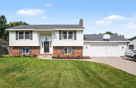 4883 Stanwood, Norton Shores, MI 49441