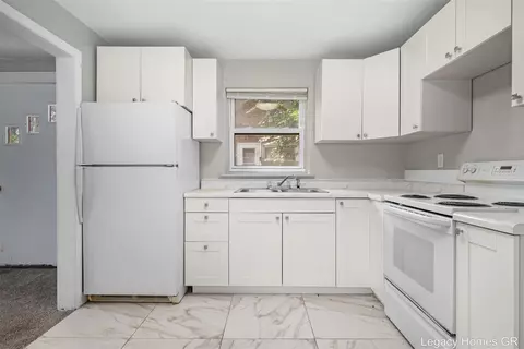 Kitchen - 224-226 Maple, Parchment, MI 49004 photo 3 of 3