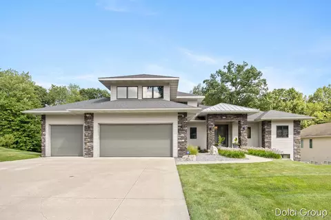 1978 Oak Holw, Grand Rapids, MI 49504