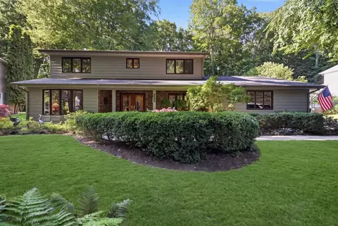 17565 Beech Hl, Grand Haven, MI 49417