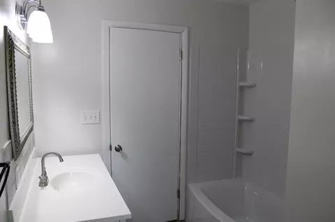 Bath - 3027 Tulsa, Jackson, MI 49203 photo 2 of 6