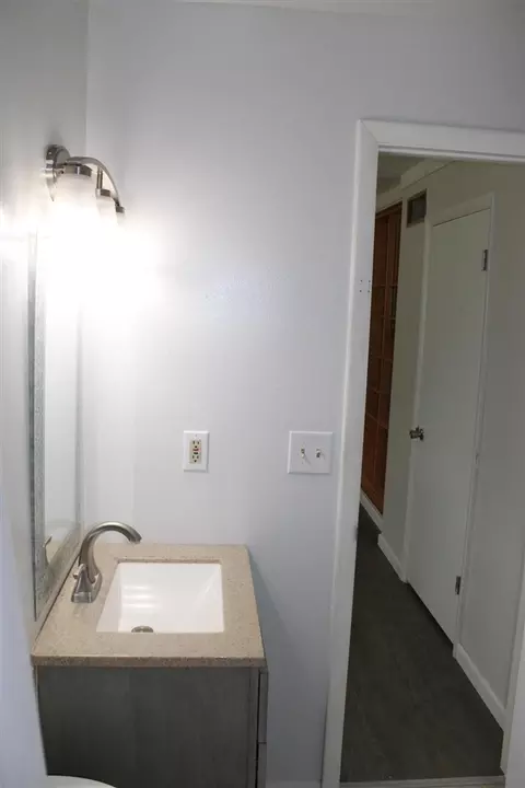 Bath - 3027 Tulsa, Jackson, MI 49203 photo 5 of 6