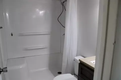 Bath - 3027 Tulsa, Jackson, MI 49203 photo 3 of 6