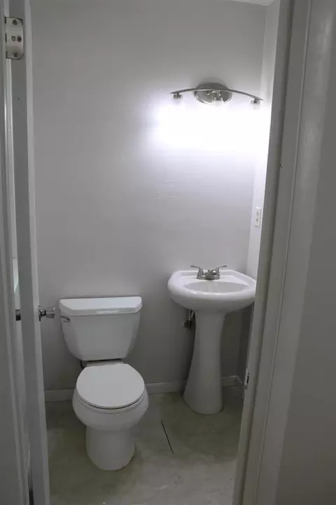 Bath - 3027 Tulsa, Jackson, MI 49203 photo 6 of 6