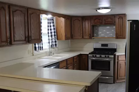 Kitchen - 3027 Tulsa, Jackson, MI 49203 photo 1 of 4