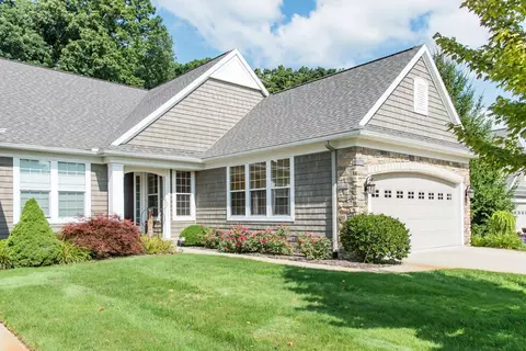 8904 Oakland Hls, Portage, MI 49024