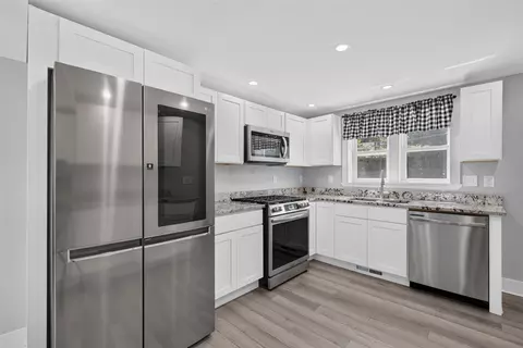Kitchen - 1227 Wayne, Jackson, MI 49202 photo 3 of 5