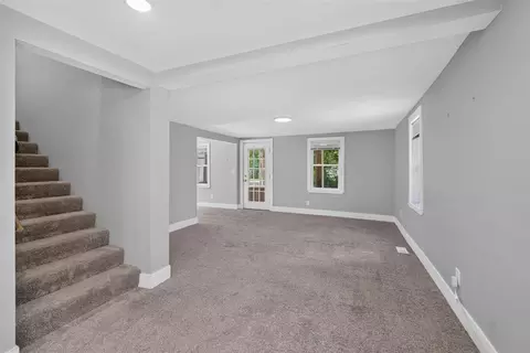 Living - 1227 Wayne, Jackson, MI 49202 photo 5 of 7