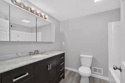 Bath - 1227 Wayne, Jackson, MI 49202 photo 1 of 4