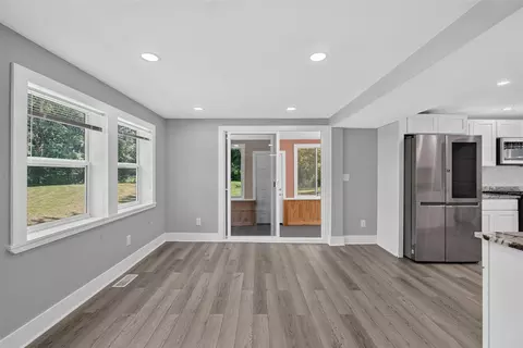 Living - 1227 Wayne, Jackson, MI 49202 photo 7 of 7