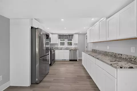 Kitchen - 1227 Wayne, Jackson, MI 49202 photo 4 of 5