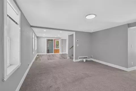 Living - 1227 Wayne, Jackson, MI 49202 photo 4 of 7