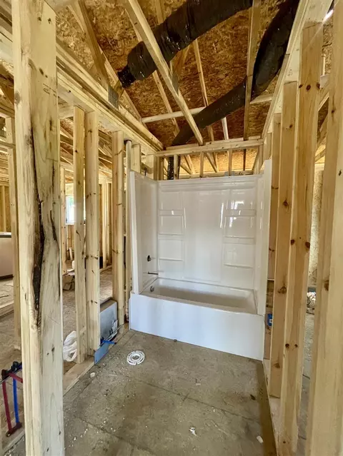 Bath - 751 Tomlinson, Jackson, MI 49203 photo 1 of 3