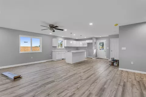Living - 751 Tomlinson, Jackson, MI 49203 photo 1 of 1