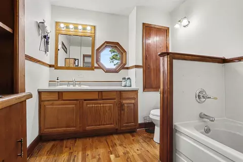 Bath - 13720 N N Dr, Tekonsha, MI 49092 photo 1 of 2