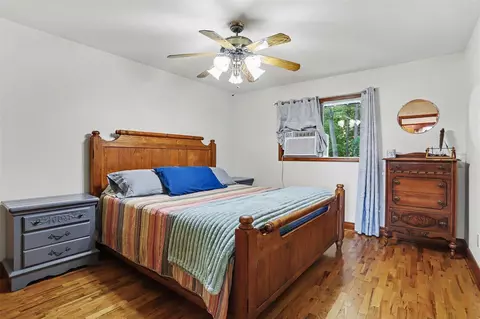 Bedroom - 13720 N N Dr, Tekonsha, MI 49092 photo 3 of 5