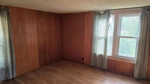 Bedroom - 8407 E Michigan, Jackson, MI 49201 photo 2 of 4