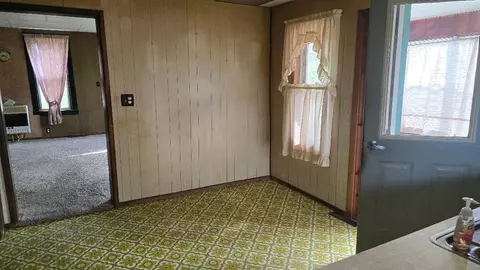 Entry Way - 8407 E Michigan, Jackson, MI 49201 photo 1 of 3