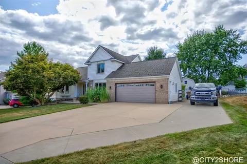 6719 Crown Pt, Hudsonville, MI 49426