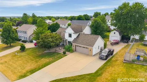6719 Crown Pt, Hudsonville, MI 49426