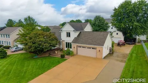 6719 Crown Pt, Hudsonville, MI 49426