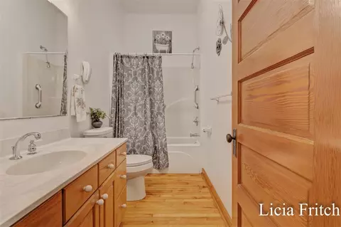 Bath - 6421 Durham, Whitehall, MI 49461 photo 3 of 6