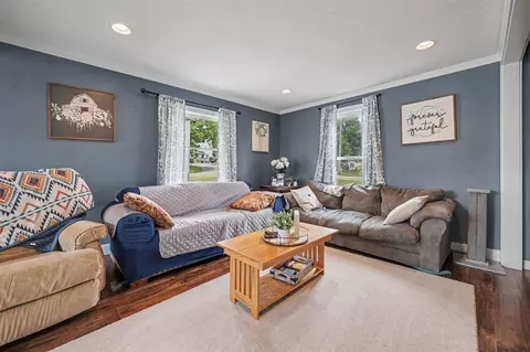 Living - 223 Leonard, Belding, MI 48809 photo 2 of 2