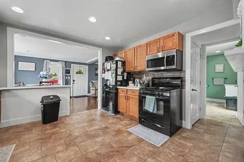 Entry Way - 223 Leonard, Belding, MI 48809 photo 2 of 2