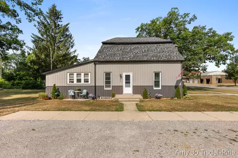 Exterior - 1096 E James, White Cloud, MI 49349 photo 4 of 9