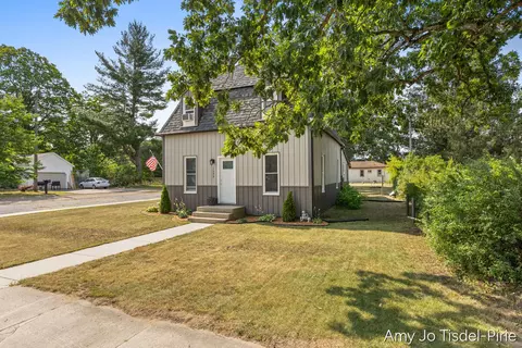 Exterior - 1096 E James, White Cloud, MI 49349 photo 4 of 10