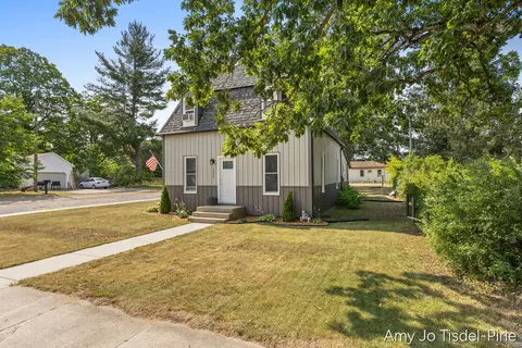 Exterior - 1096 E James, White Cloud, MI 49349 photo 3 of 9