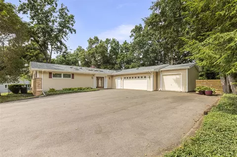4340 Lakeside, Kalamazoo, MI 49008