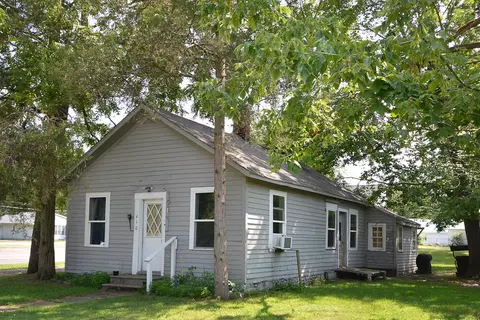 410 N Lagrave, Paw Paw, MI 49079