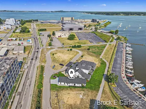 944 Boardwalk Cv, Muskegon, MI 49441