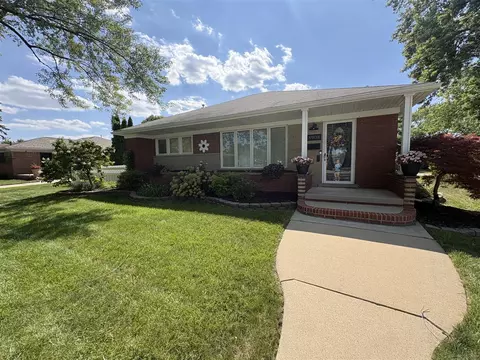 8908 Fox, Allen Park, MI 48101
