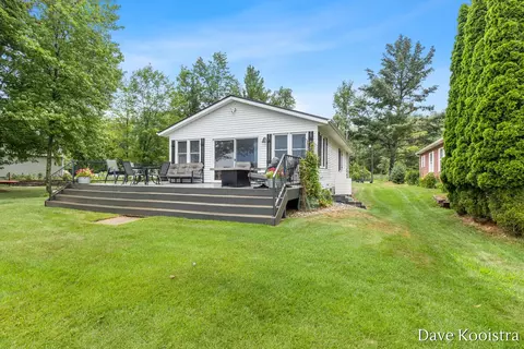 17281 E Suwanee, Howard City, MI 49329