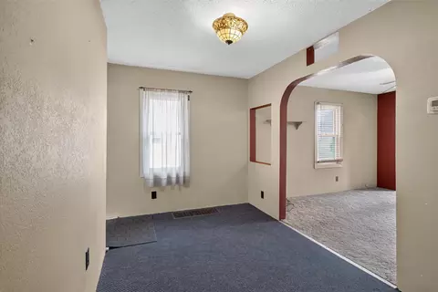 Living - 821 Grant, Jackson, MI 49203 photo 5 of 5