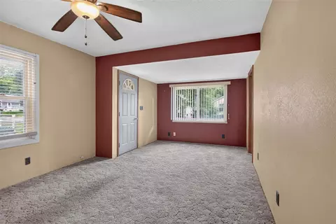 Living - 821 Grant, Jackson, MI 49203 photo 2 of 5